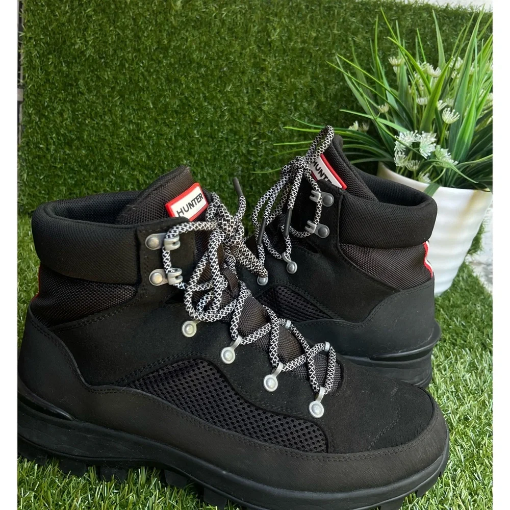 Hunter Original Explorer boots in black $190.00 men’ size 9 Lace-up gently used